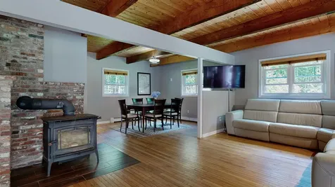 8 Heritage Lane Freeport ME 04032