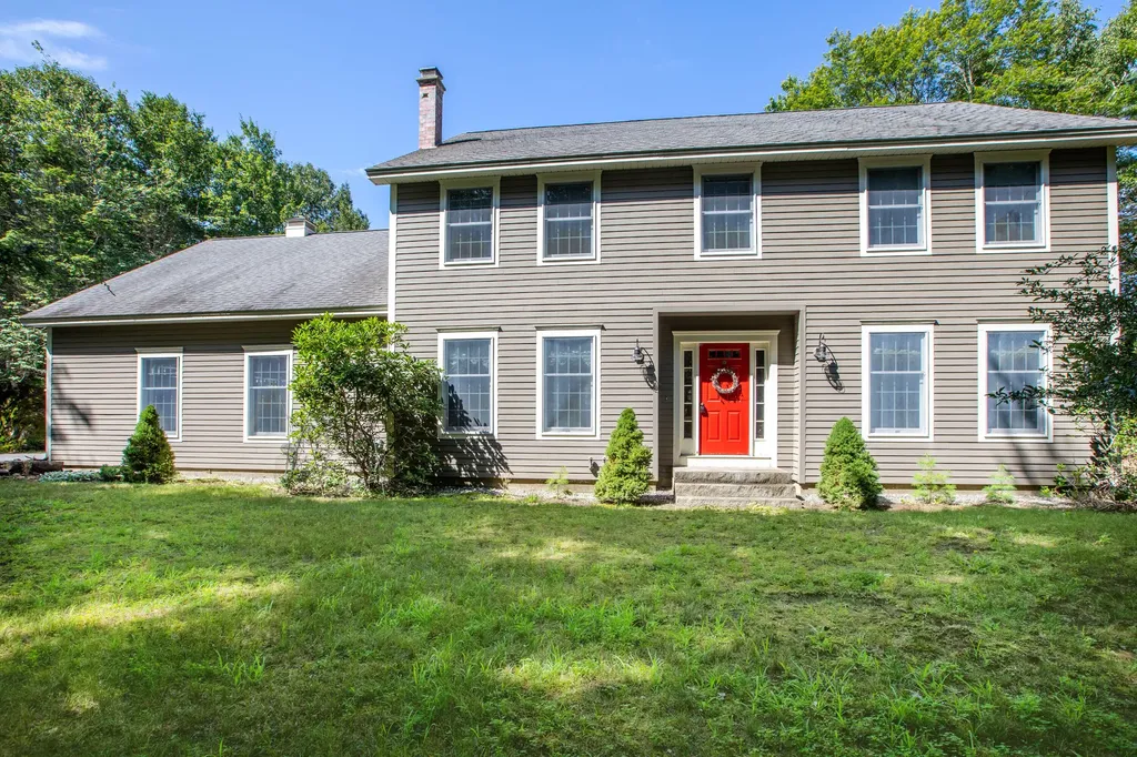 11 Peacock Lane Georgetown ME 04548