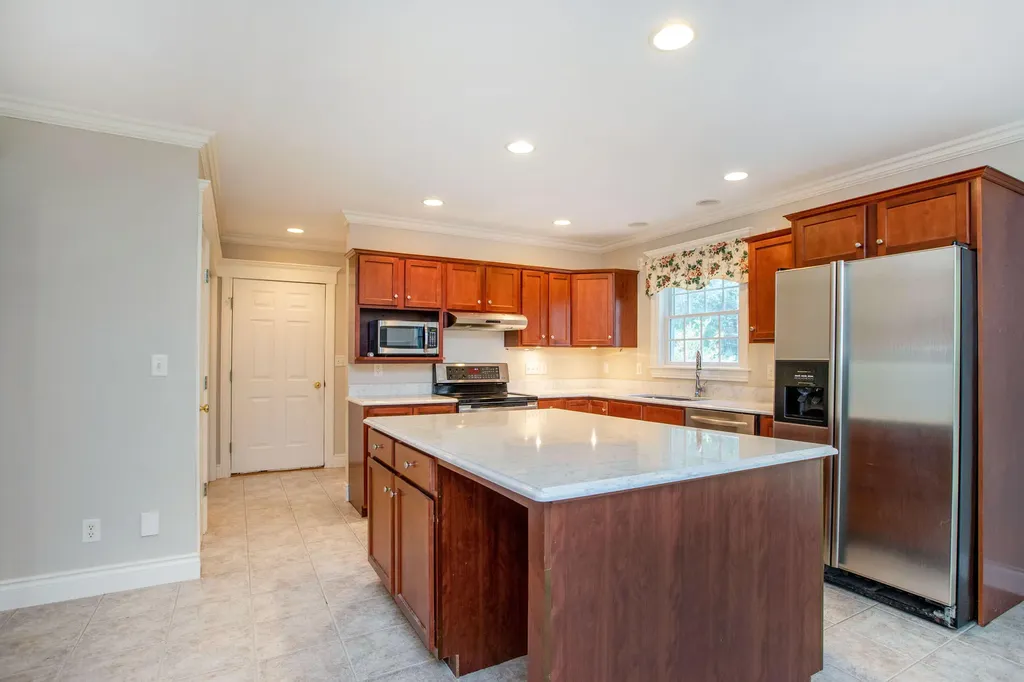 11 Peacock Lane Georgetown ME 04548