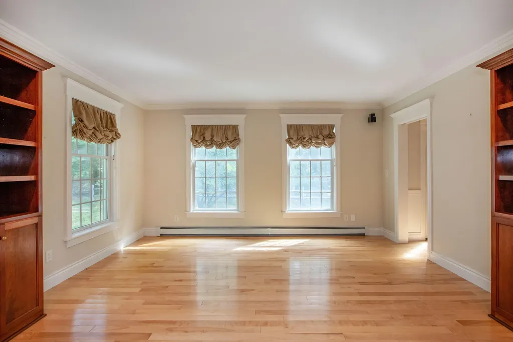 11 Peacock Lane Georgetown ME 04548