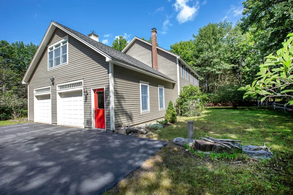 11 Peacock Lane Georgetown ME 04548