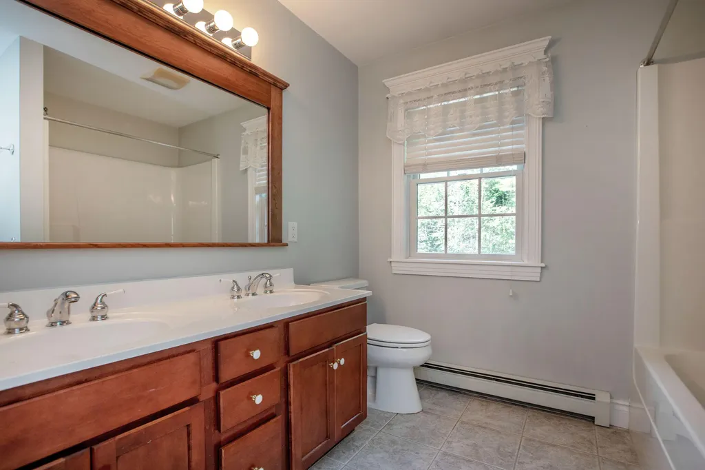 11 Peacock Lane Georgetown ME 04548
