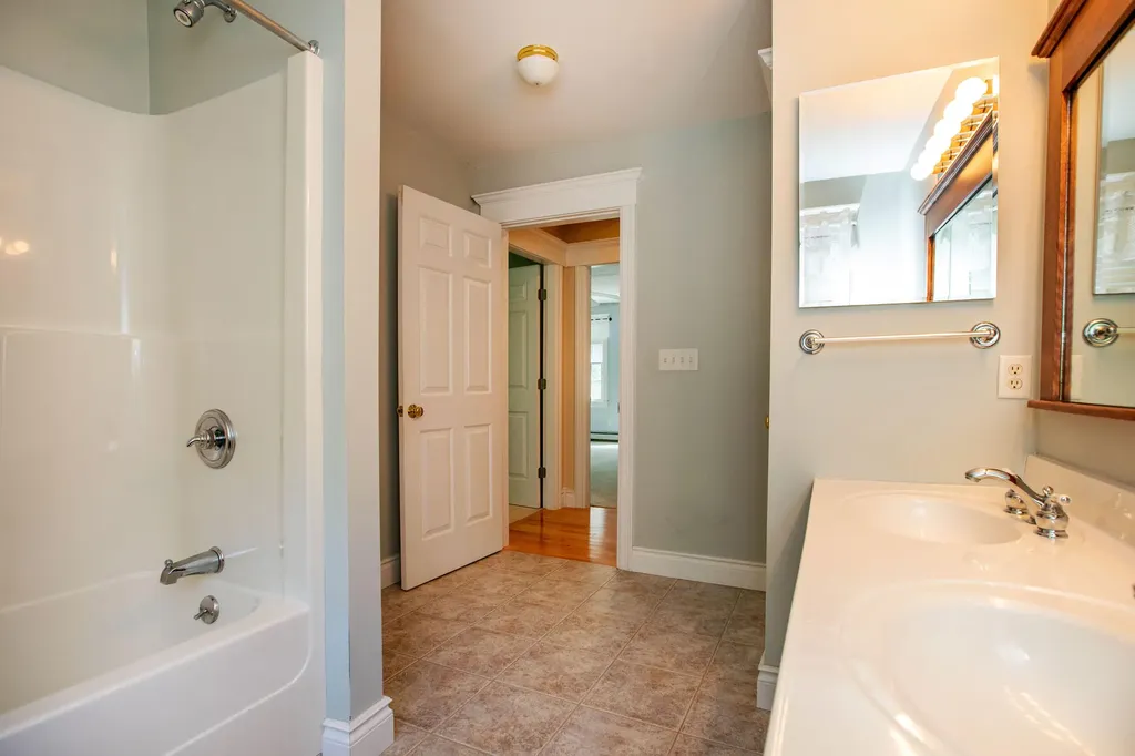 11 Peacock Lane Georgetown ME 04548