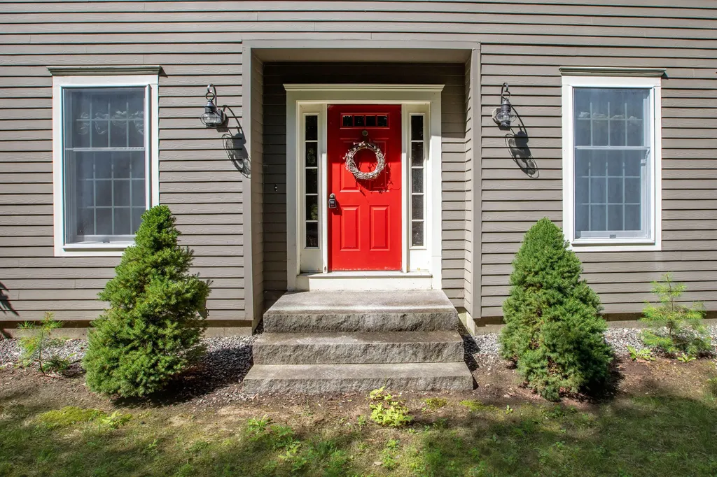 11 Peacock Lane Georgetown ME 04548