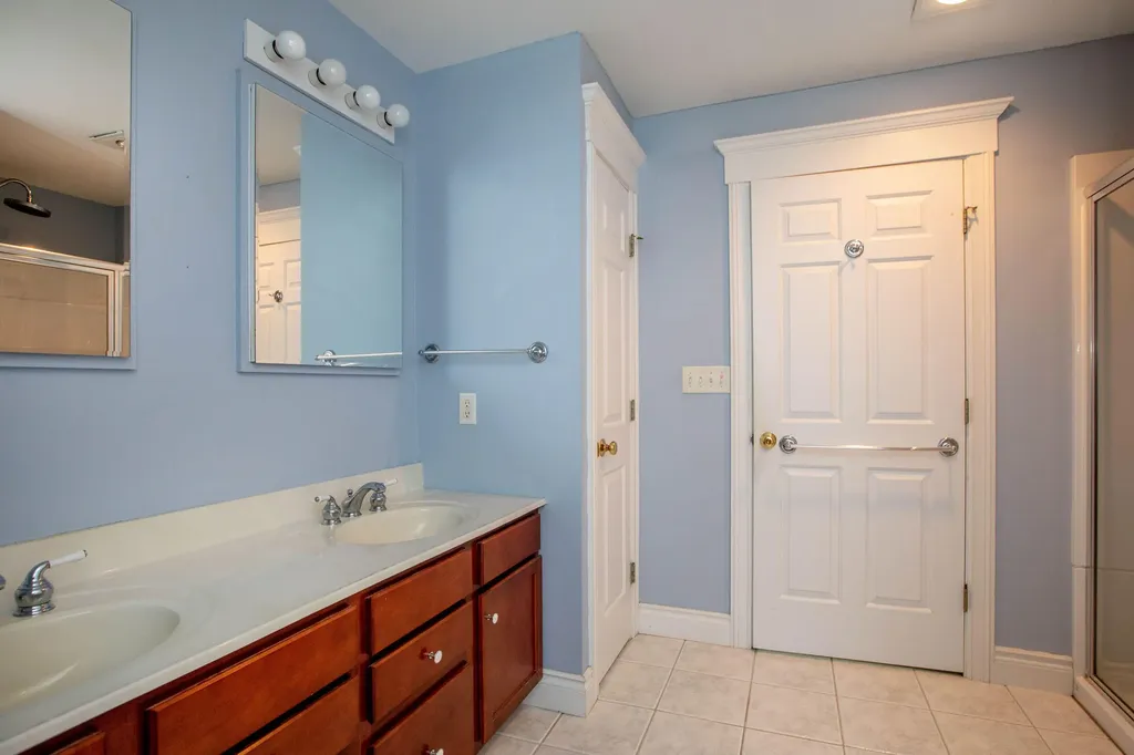 11 Peacock Lane Georgetown ME 04548