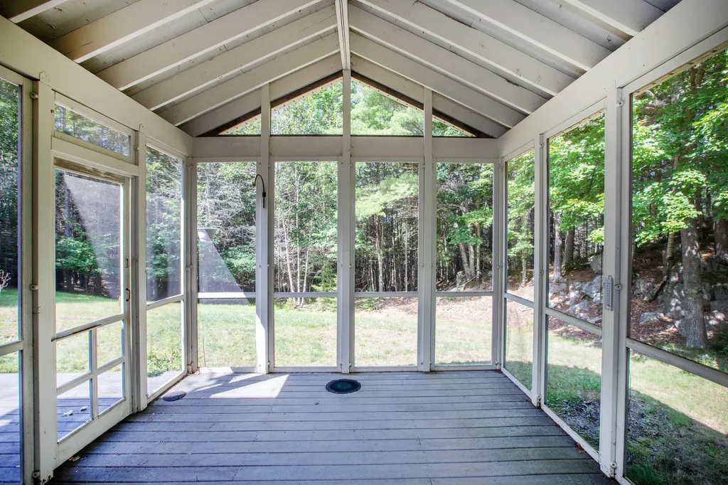11 Peacock Lane Georgetown ME 04548