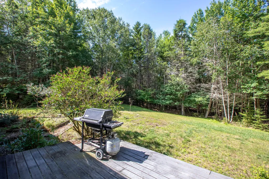 11 Peacock Lane Georgetown ME 04548