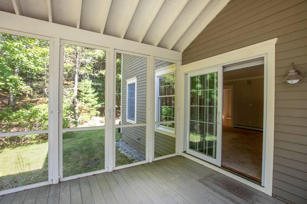 11 Peacock Lane Georgetown ME 04548