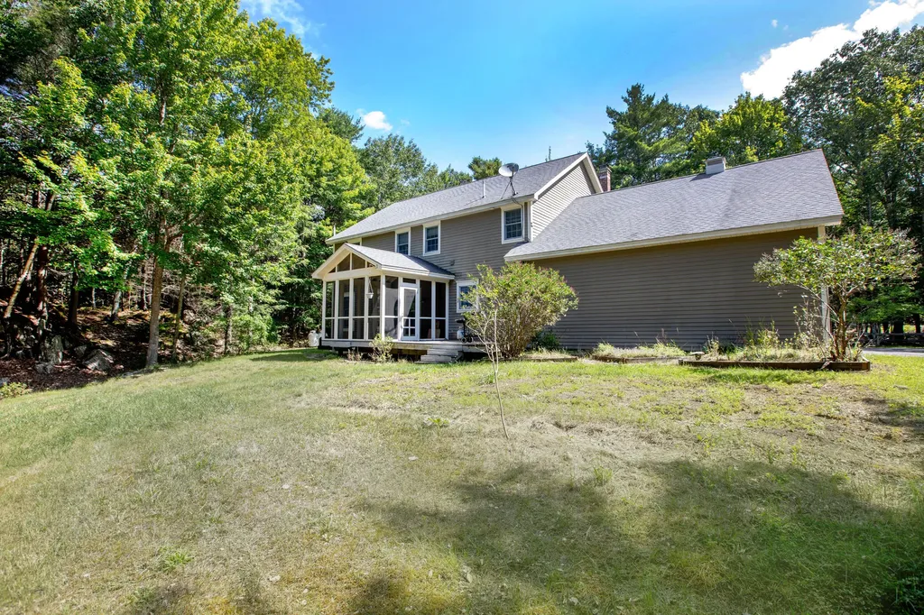 11 Peacock Lane Georgetown ME 04548