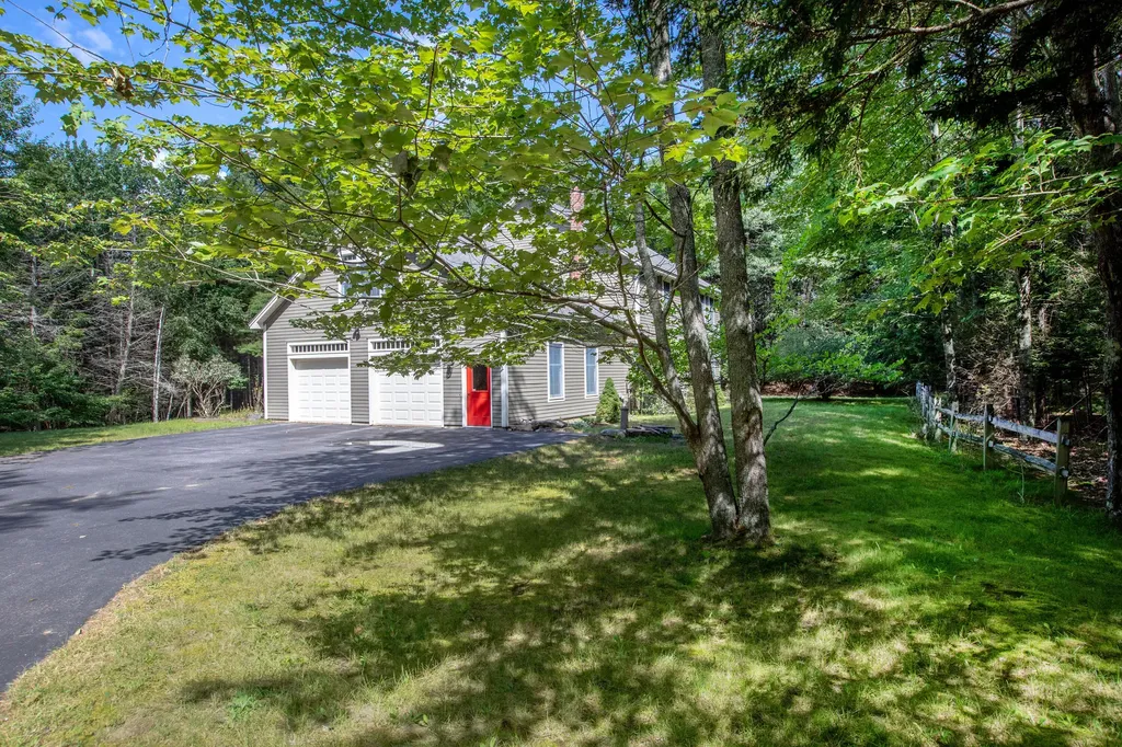 11 Peacock Lane Georgetown ME 04548