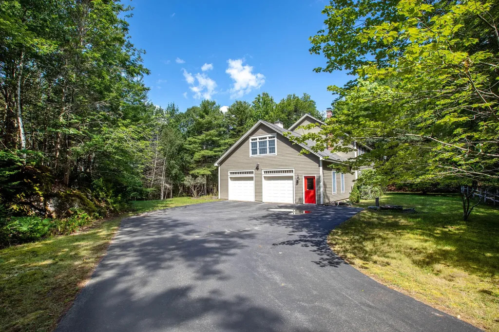 11 Peacock Lane Georgetown ME 04548