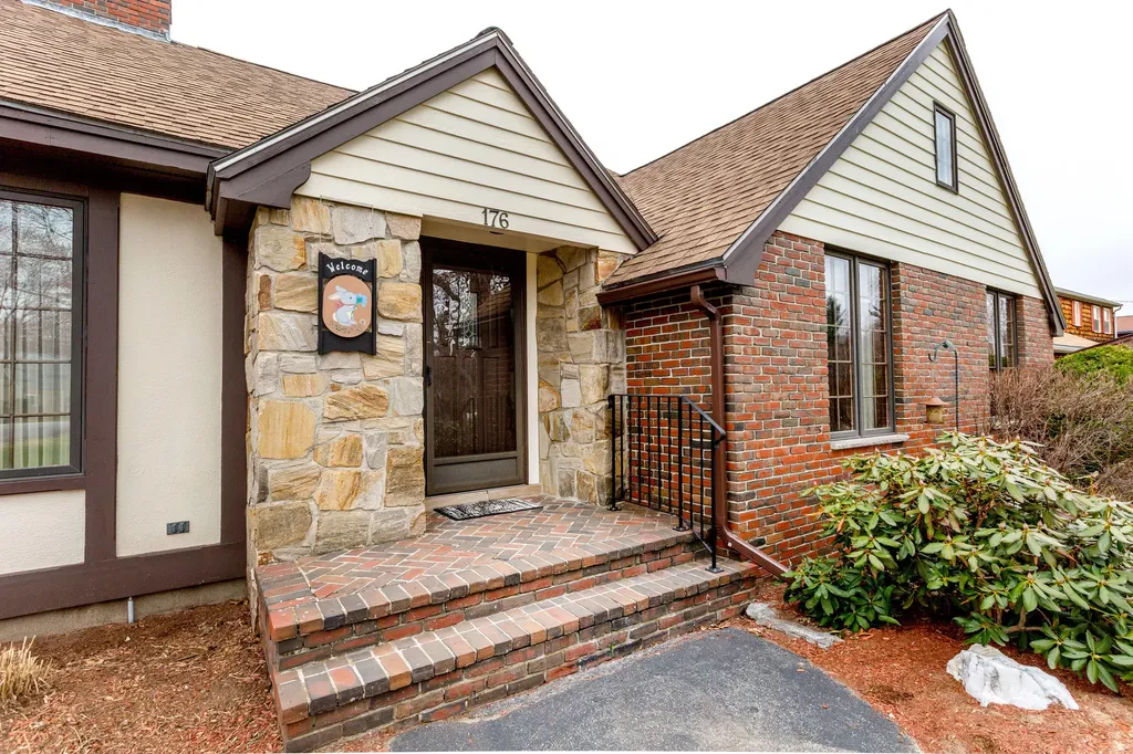 176 Valview Drive Auburn ME 04210