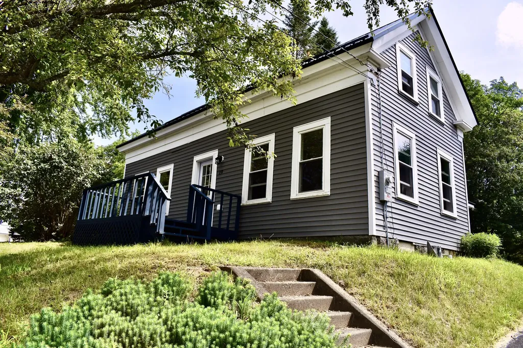 19 Riverside Drive Eddington ME 04428