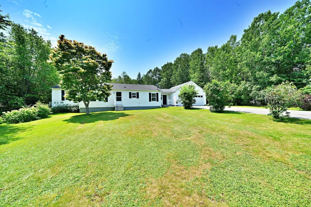 2075 Glenwood Avenue Hermon ME 04401
