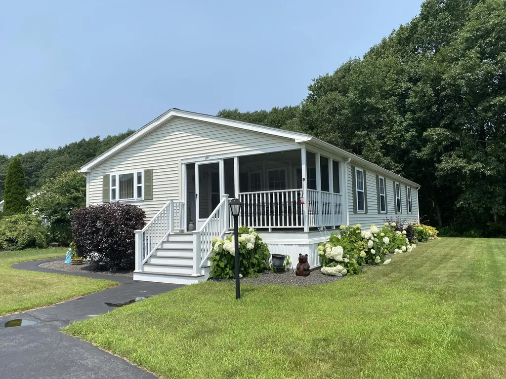 20 Brookside Circle Ogunquit ME 03907