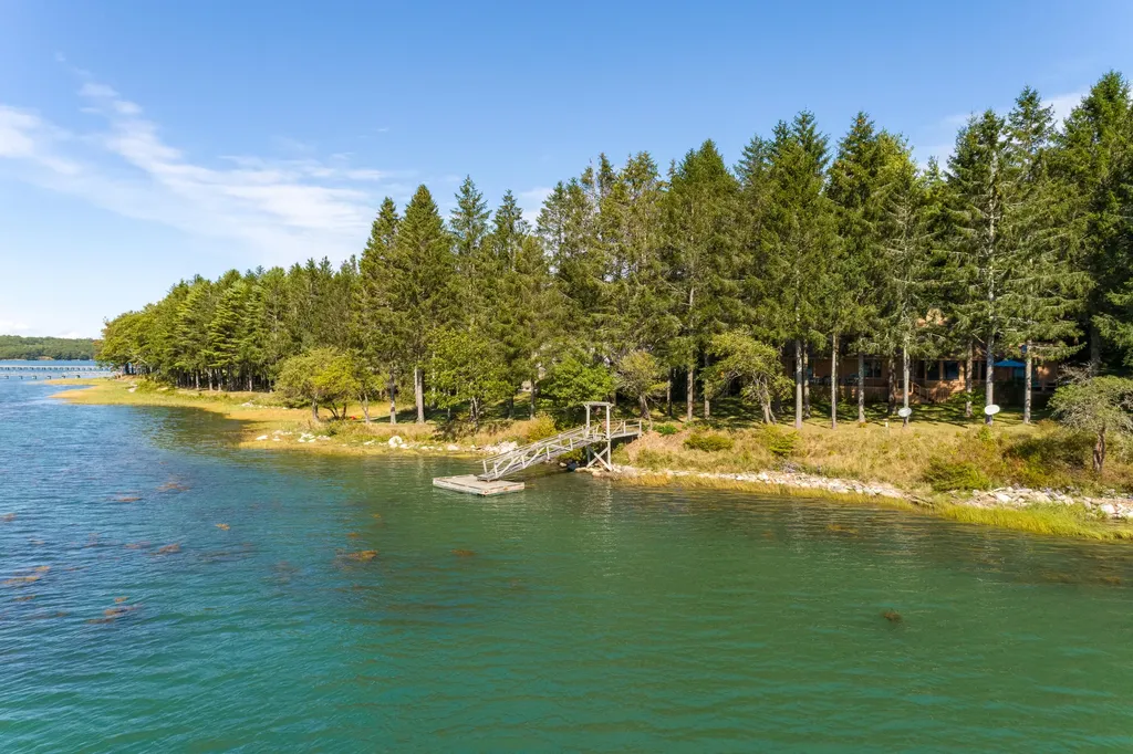 36 Back River Landing Boothbay ME 04537