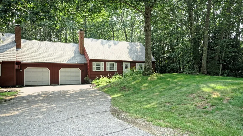 208 Flintlock Village Wells ME 04090