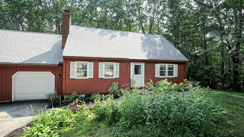 208 Flintlock Village Wells ME 04090