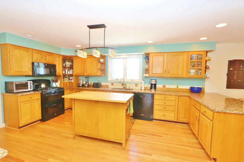 835 Lebanon Road Winterport ME 04496