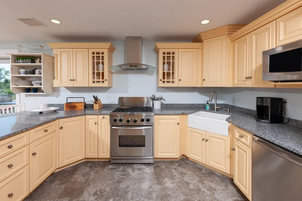 15 Beechwood Avenue York ME 03909