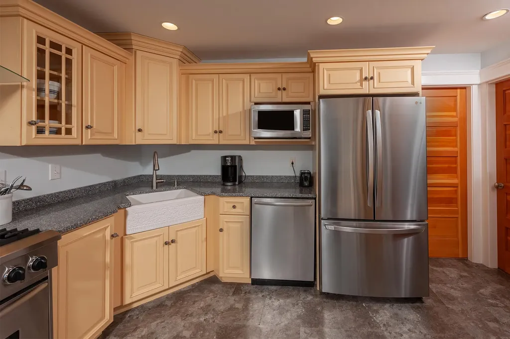 15 Beechwood Avenue York ME 03909