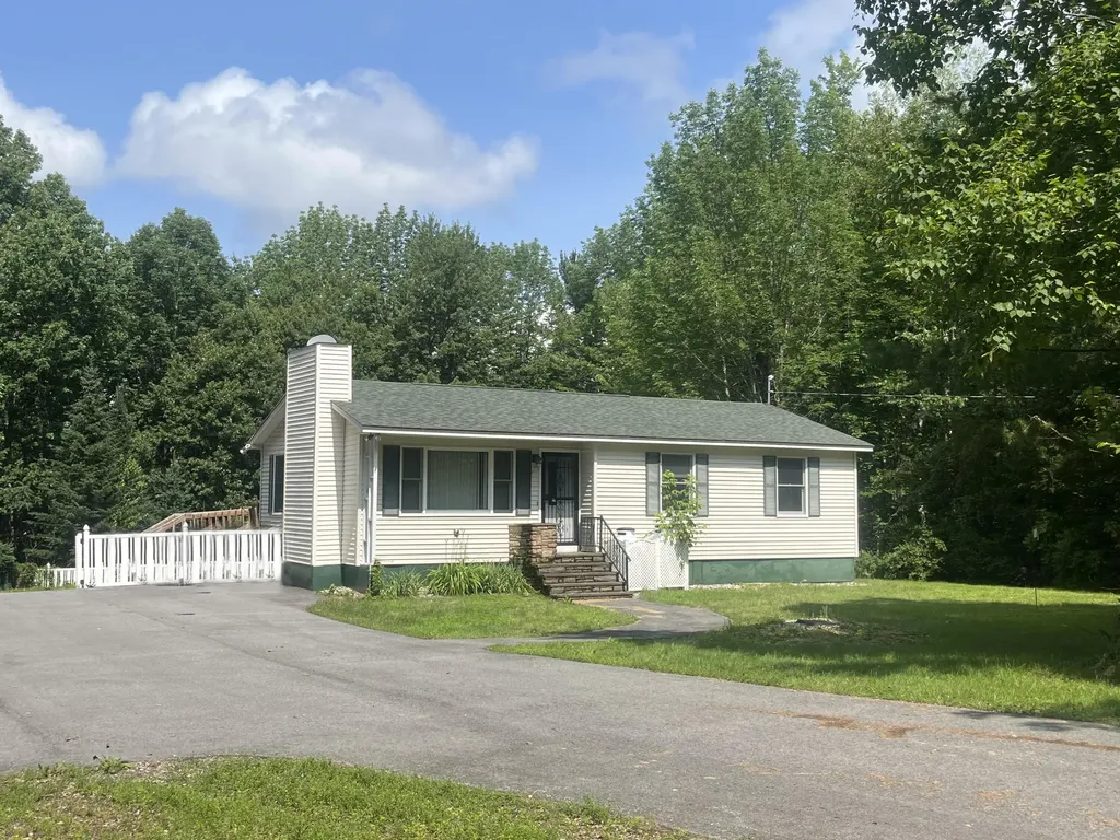 580 Levenseller Road Holden ME 04429