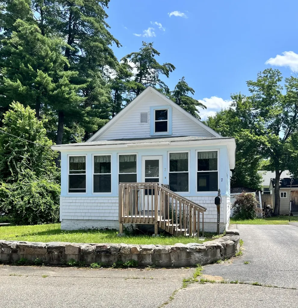 7 Goodrich Avenue Sanford ME 04073