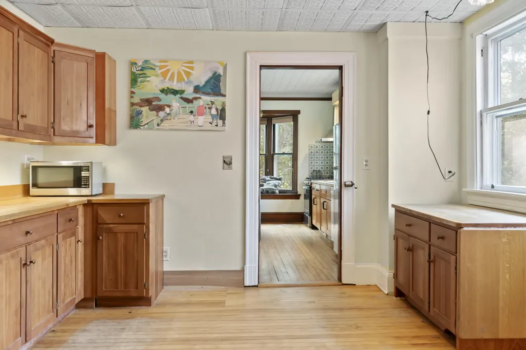 61 Main Street Bowdoinham ME 04008