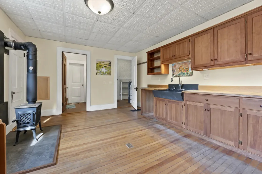 61 Main Street Bowdoinham ME 04008