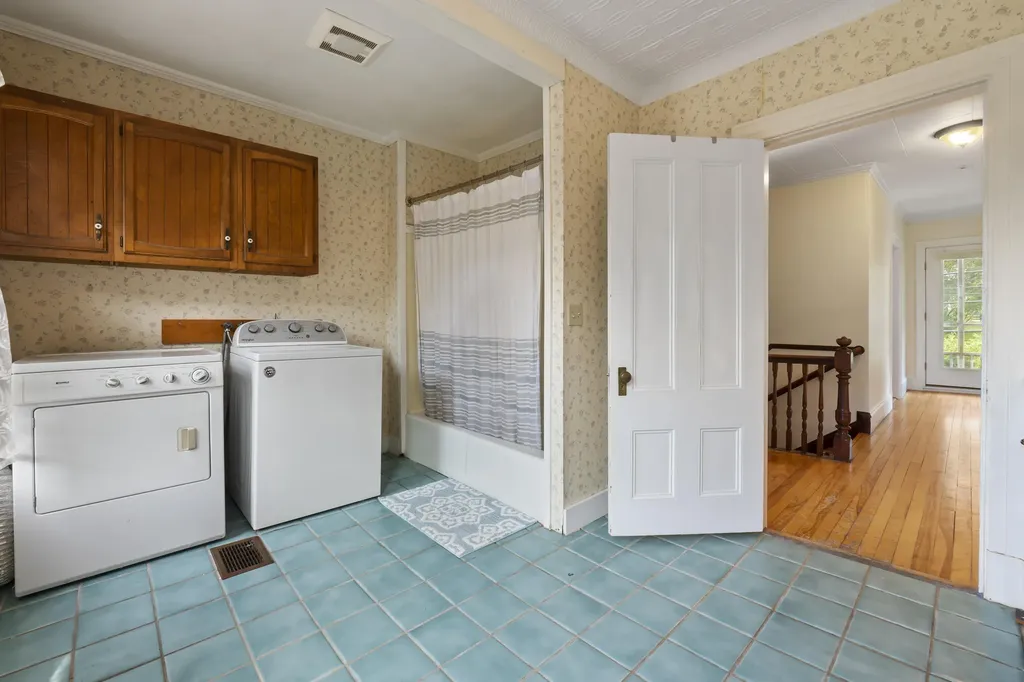 61 Main Street Bowdoinham ME 04008