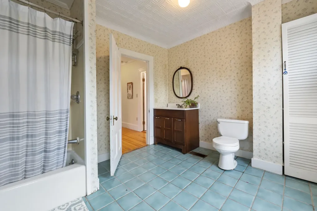 61 Main Street Bowdoinham ME 04008
