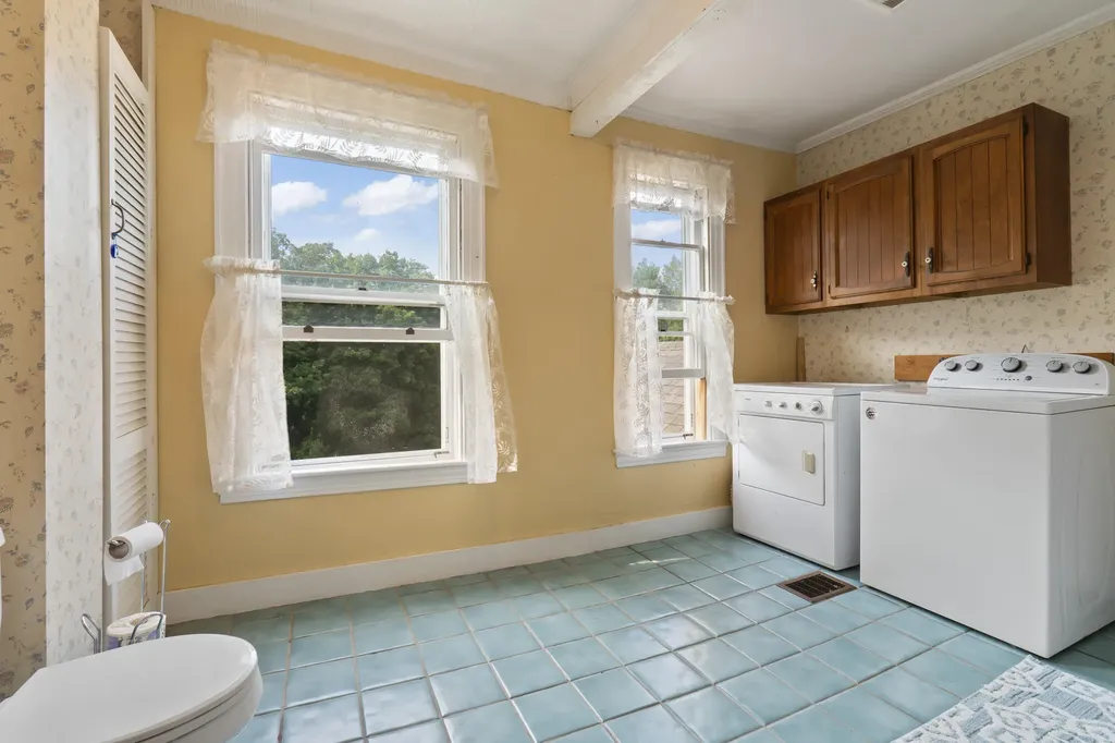 61 Main Street Bowdoinham ME 04008