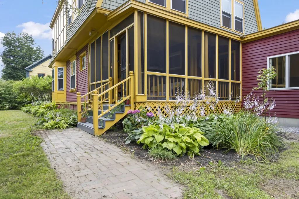 61 Main Street Bowdoinham ME 04008