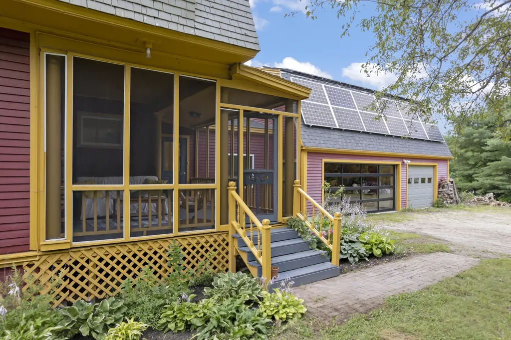 61 Main Street Bowdoinham ME 04008