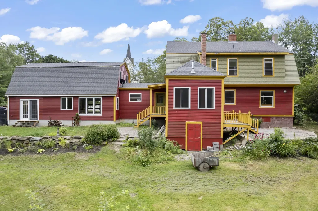 61 Main Street Bowdoinham ME 04008