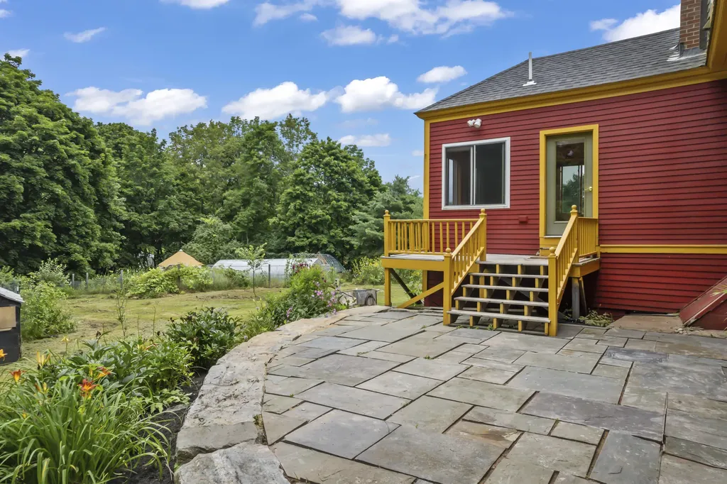 61 Main Street Bowdoinham ME 04008