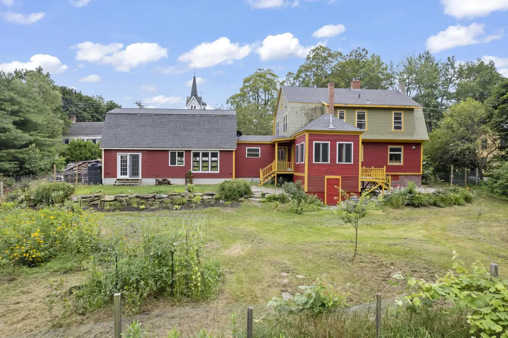61 Main Street Bowdoinham ME 04008