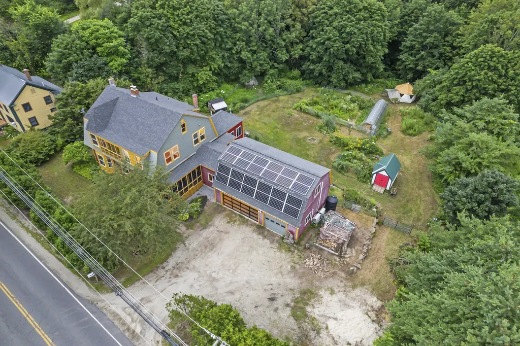 61 Main Street Bowdoinham ME 04008