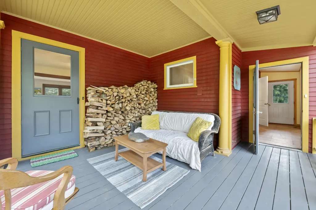 61 Main Street Bowdoinham ME 04008