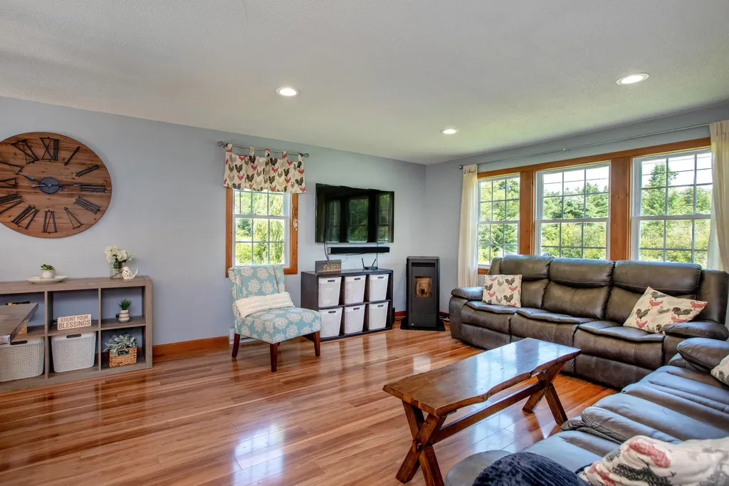 194 Bowman Street Farmingdale ME 04344