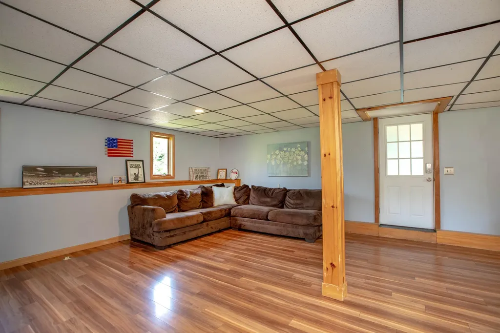 194 Bowman Street Farmingdale ME 04344