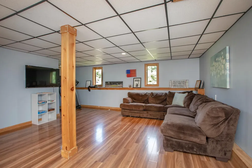 194 Bowman Street Farmingdale ME 04344