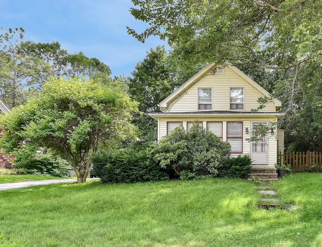 392 Minot Avenue Minot ME 04258