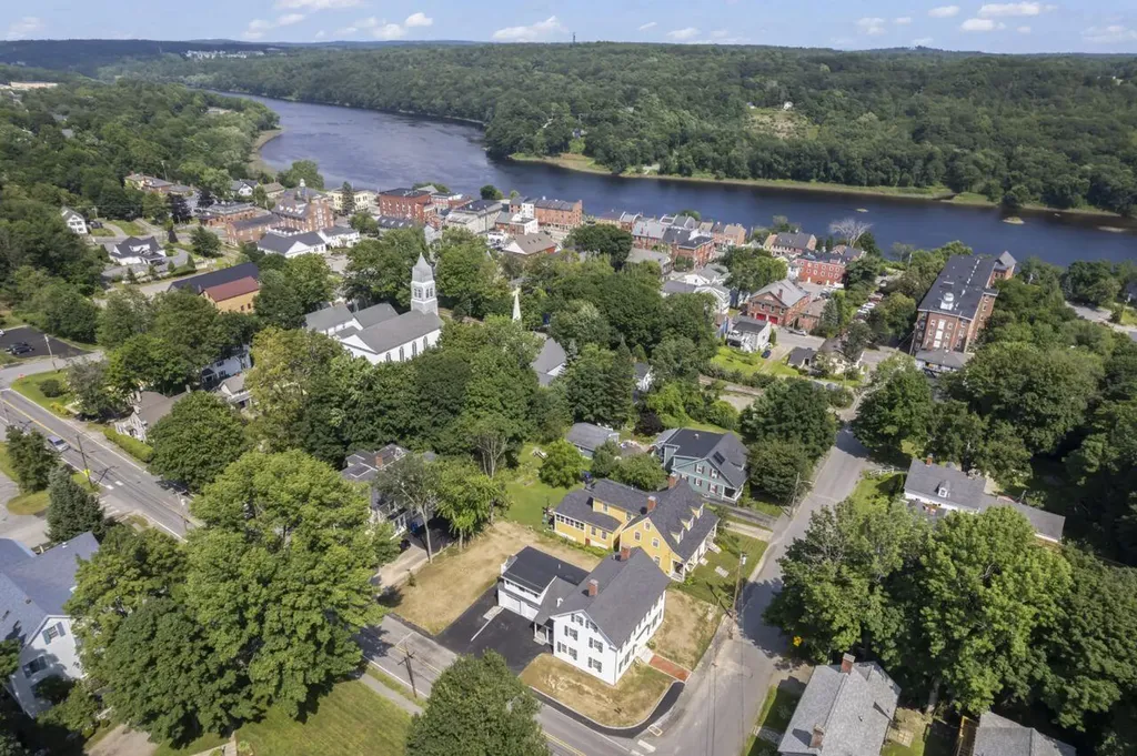 21 Academy Street Hallowell ME 04347