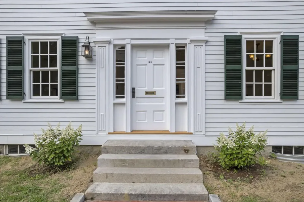 21 Academy Street Hallowell ME 04347