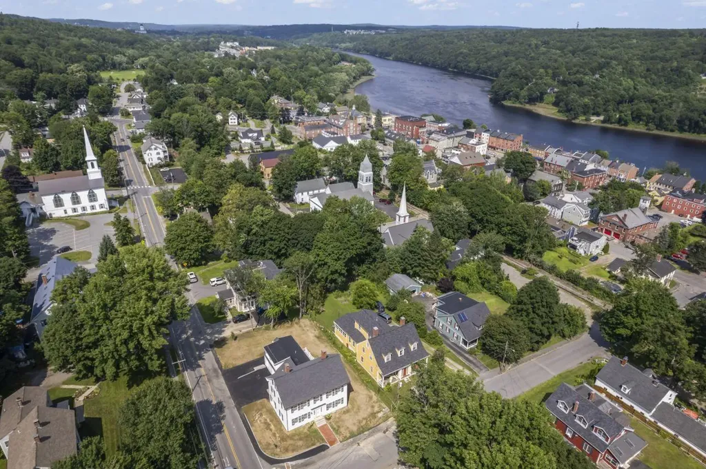 21 Academy Street Hallowell ME 04347