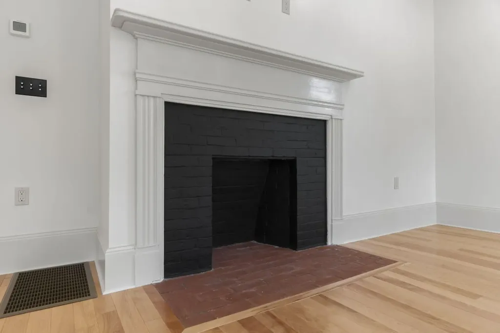 21 Academy Street Hallowell ME 04347