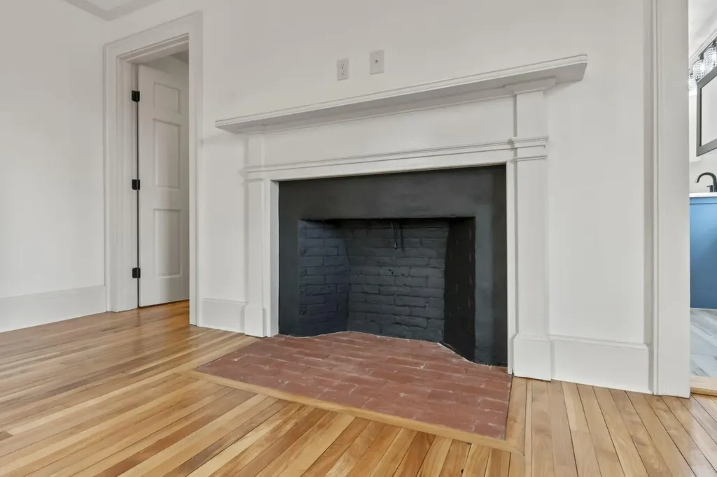 21 Academy Street Hallowell ME 04347