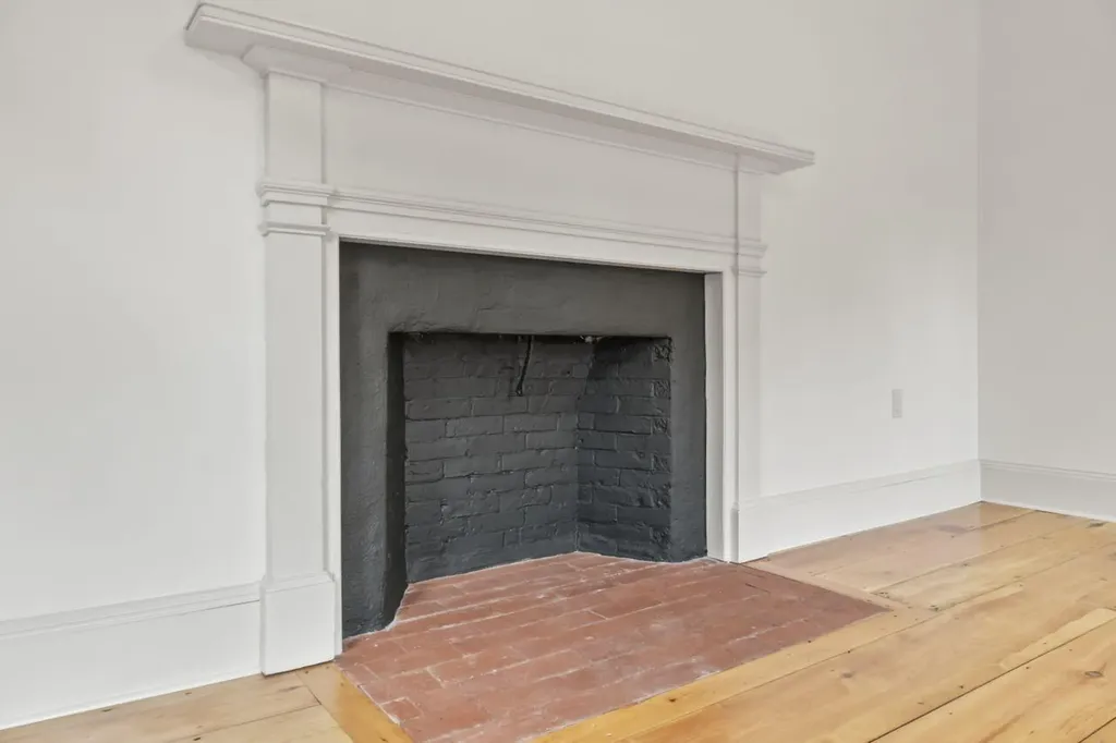 21 Academy Street Hallowell ME 04347