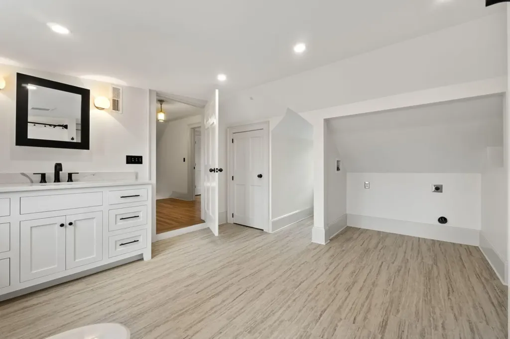 21 Academy Street Hallowell ME 04347